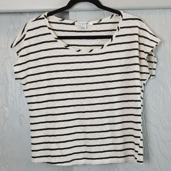 🖤5/$20🖤 FOREVER 21 striped top - Picture 1 of 6